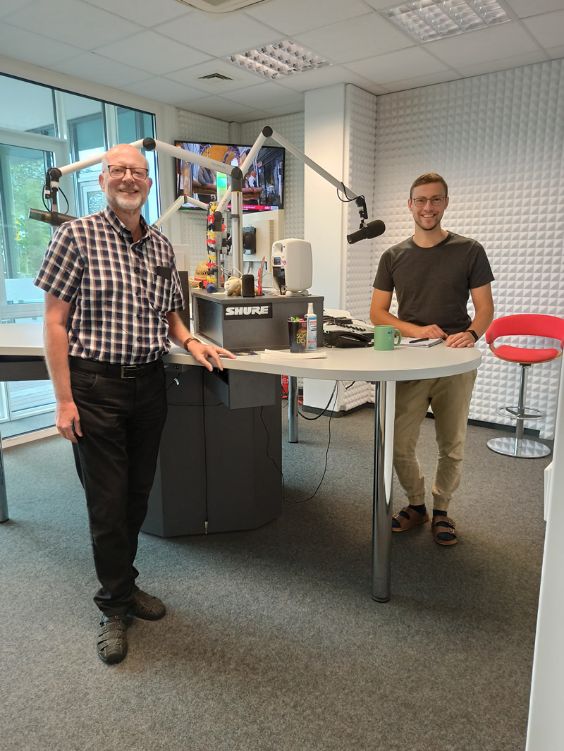 Bernd Nußbickel und Moderator bei Chef on Air (Antenne Mainz)